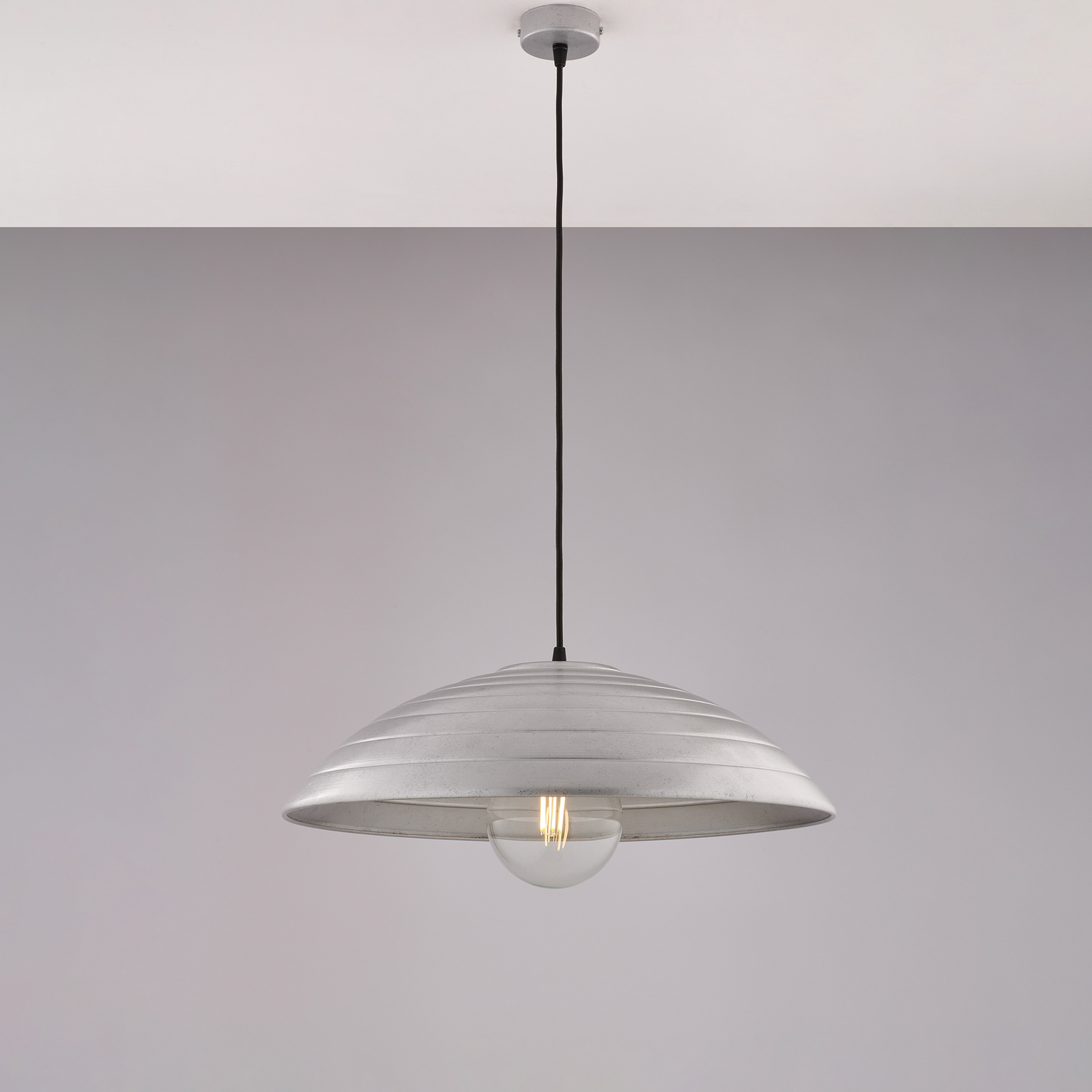 Image of Sospensione diametro 50 in ferro laccato nero con decorazione argento antico con cavo elettrico ricoperto in tessuto regolabile 1 luce H.15 - MAX 115 - Ø50
