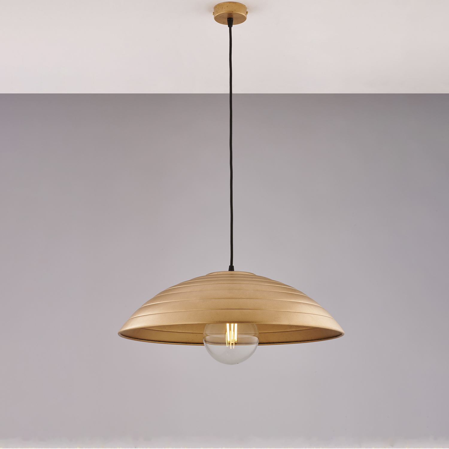 Image of Sospensione diametro 50 in ferro laccato nero con decorazione oro antico con cavo elettrico ricoperto in tessuto regolabile 1 luce H.15 - MAX 115 - Ø50